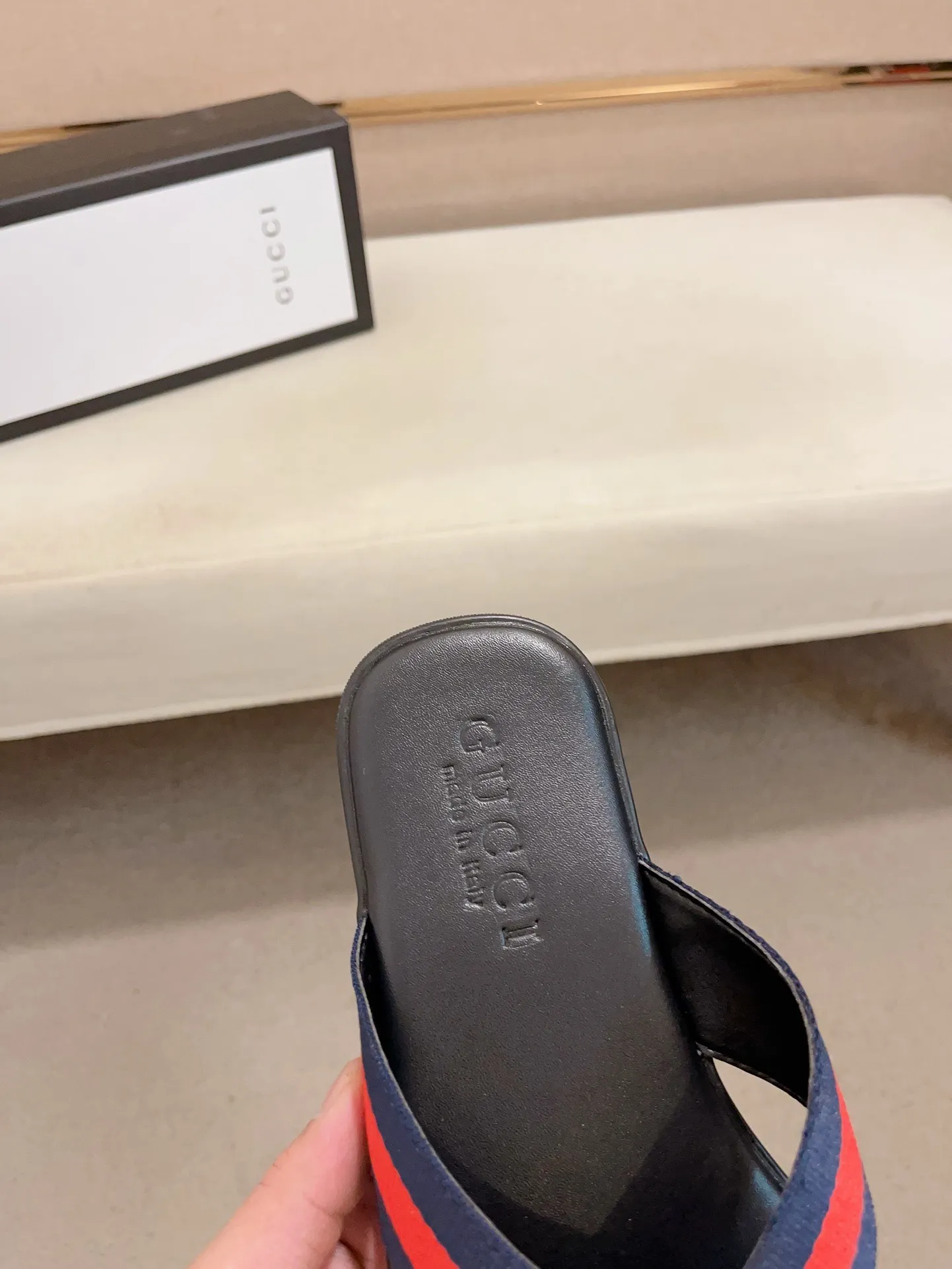 Men's shoes 💰: 240💰 [gucci Gucci slippers] High-end men's shoes brand official website 1:1 latest masterpiece: original mold customization, the fabric is made of imported original materials, upgraded outsole, lighter and non-slip. The market's top quality, simple yet tasteful, a must-have for fashionistas, fashionable at your feet, full of confidence, the same style at the counter 👍The season of summer slippers is here. Code: 38-45